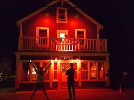 Redlight Historic Bunk Hotel And Speakeasy Тръки Екстериор снимка
