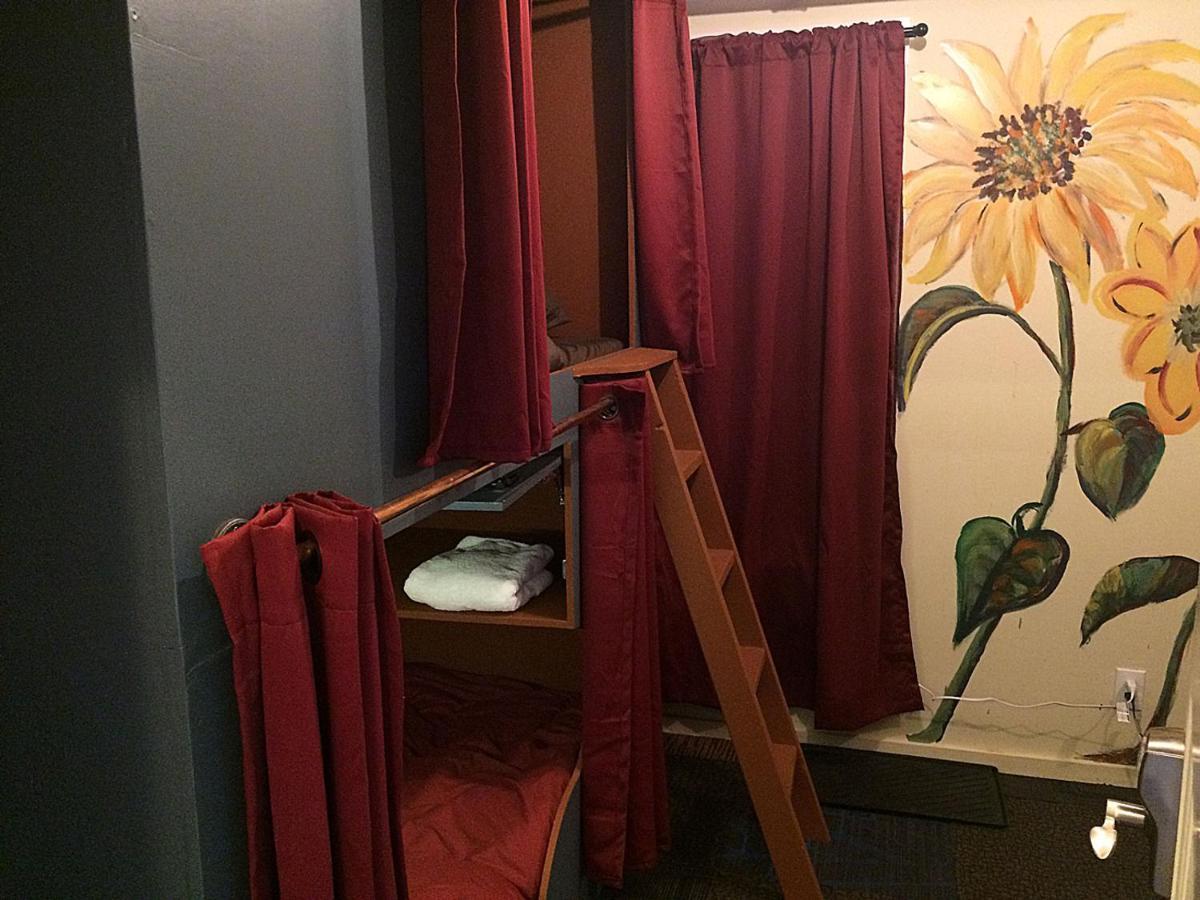 Redlight Historic Bunk Hotel And Speakeasy Тръки Екстериор снимка