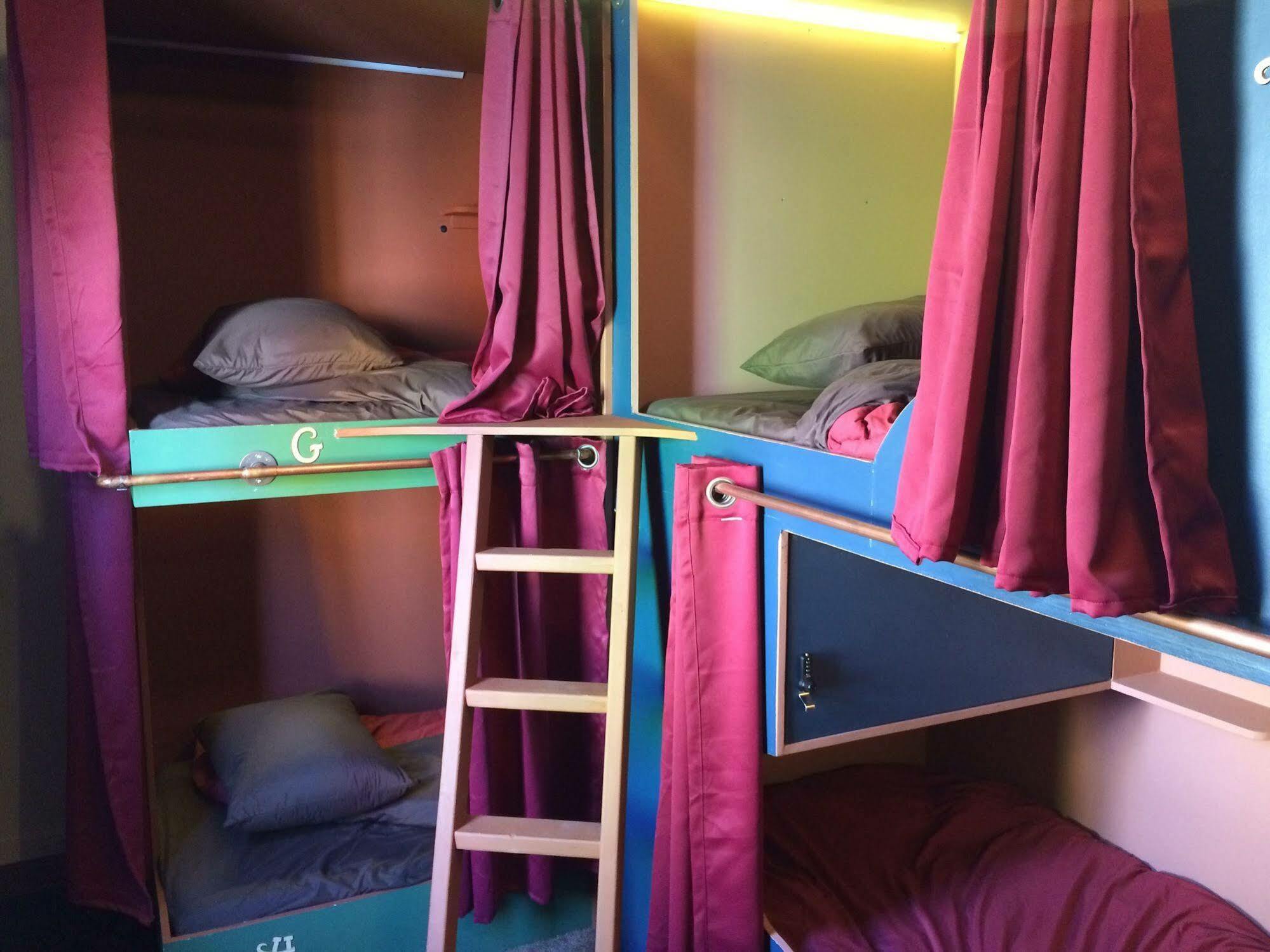 Redlight Historic Bunk Hotel And Speakeasy Тръки Екстериор снимка