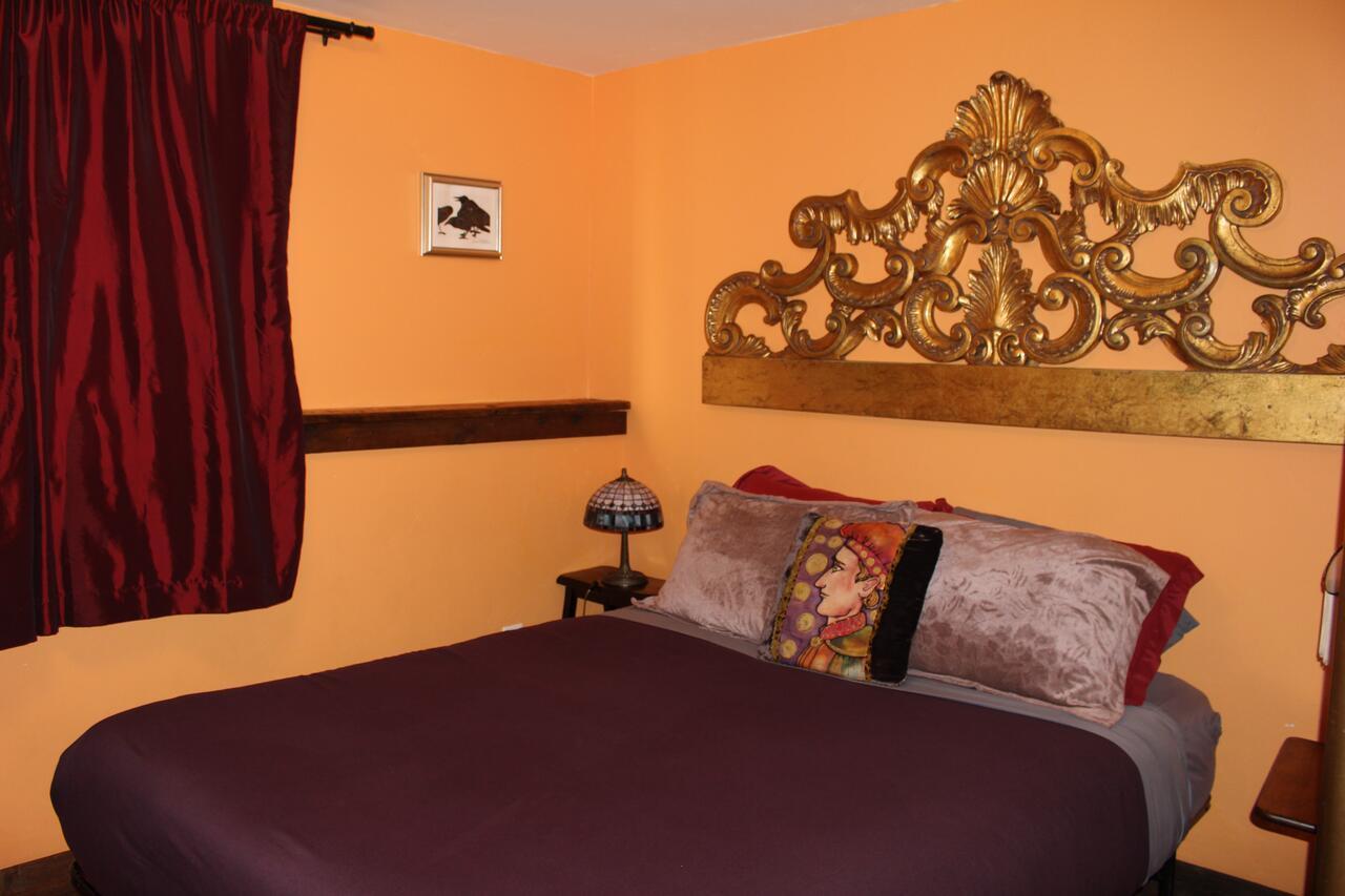 Redlight Historic Bunk Hotel And Speakeasy Тръки Екстериор снимка