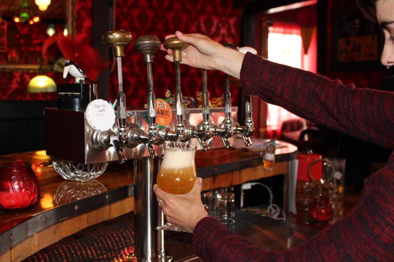 Redlight Historic Bunk Hotel And Speakeasy Тръки Екстериор снимка