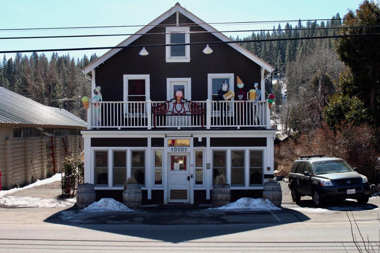 Redlight Historic Bunk Hotel And Speakeasy Тръки Екстериор снимка