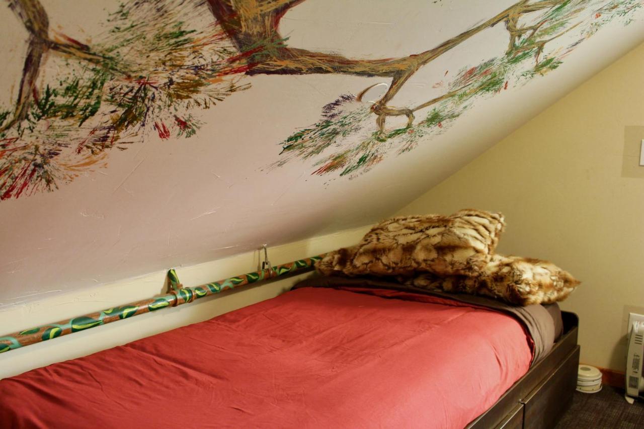 Redlight Historic Bunk Hotel And Speakeasy Тръки Екстериор снимка